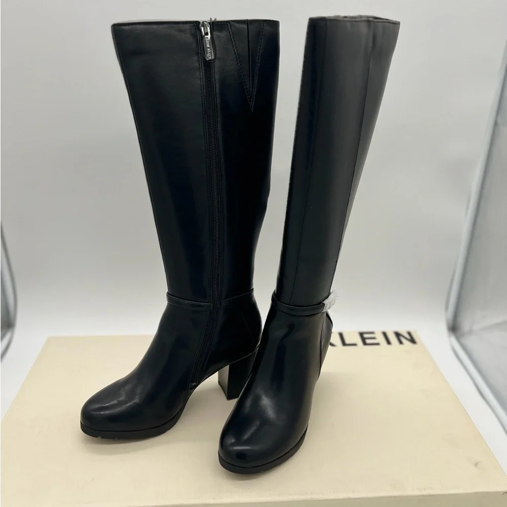 Anne Klein Women's Rya-W Fashion Boot, Black, Sz 5.5 Wide